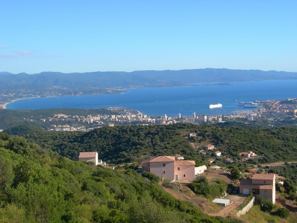Gites Sassone, Vue Panoramique Sur Ajaccio Et La Mer Alata Habitación foto
